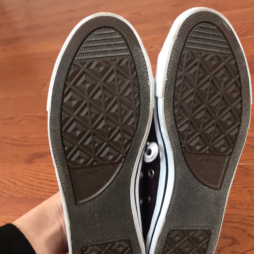 Authentic maroon converse - Picture 3 of 3